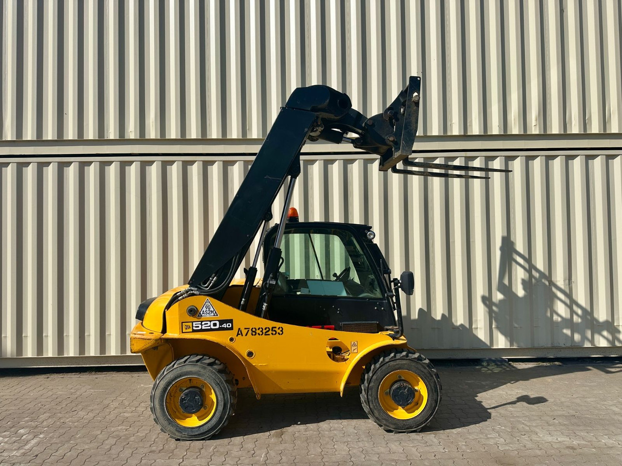 JCB 520-40 / 4 Meter / 2 Tonnen / 2.297 Bh / TOP - Teleskopski upravljač: slika 5 JCB 520-40 / 4 Meter / 2 Tonnen / 2.297 Bh / TOP - Teleskopski upravljač: slika 5