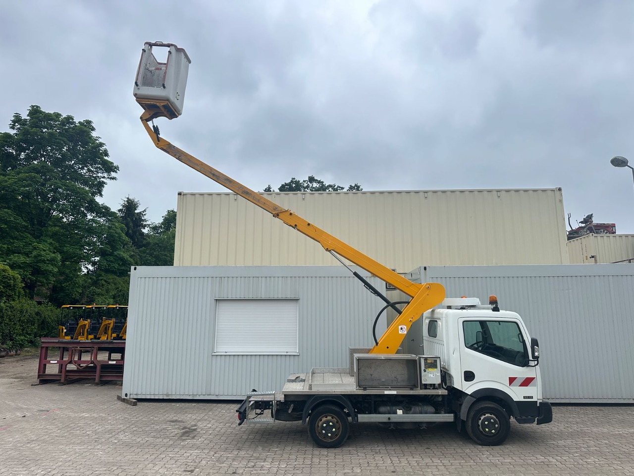 Nissan Cabstar mit Topy11 Arbeitsbühne / 11 Meter - Vazdušna platforma montirana na kamion: slika 2 Nissan Cabstar mit Topy11 Arbeitsbühne / 11 Meter - Vazdušna platforma montirana na kamion: slika 2