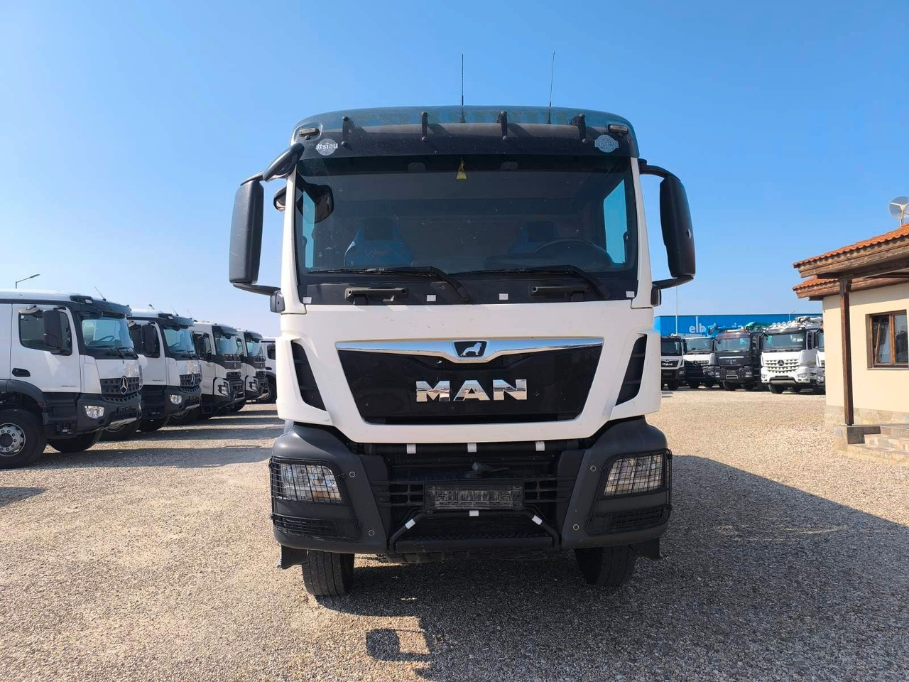 MAN TGS 41.420 MEILLER KIPPER - Kamion za utovaranje kontejnera: slika 2 MAN TGS 41.420 MEILLER KIPPER - Kamion za utovaranje kontejnera: slika 2