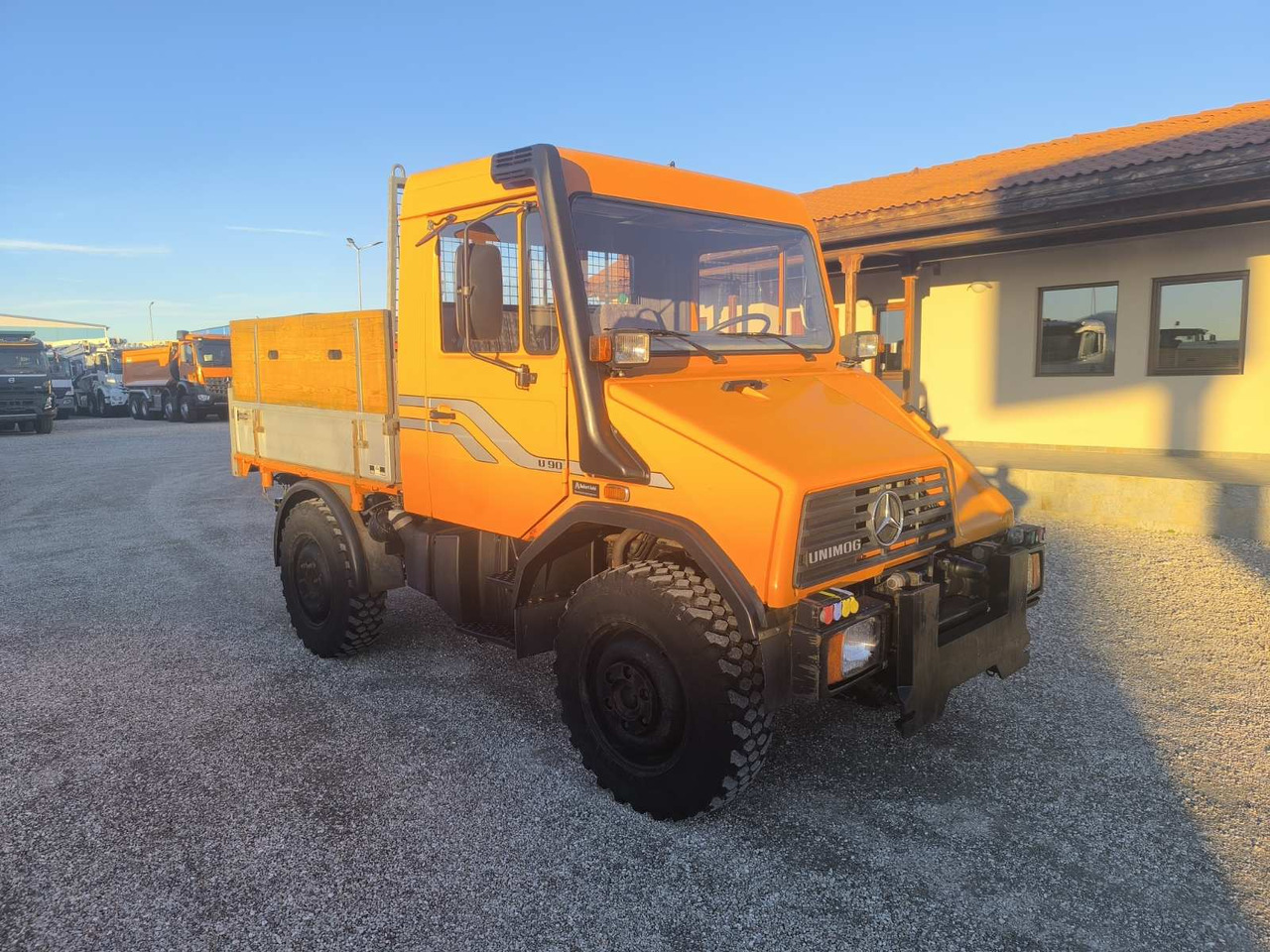 UNIMOG U90 - Istovarivač: slika 1 UNIMOG U90 - Istovarivač: slika 1