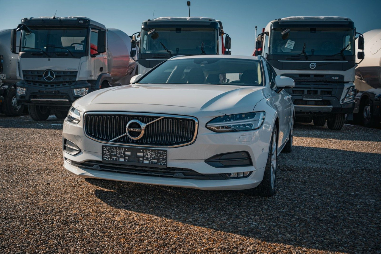 Volvo V90 D4 Momentum 2.0D - Karavan: slika 2 Volvo V90 D4 Momentum 2.0D - Karavan: slika 2