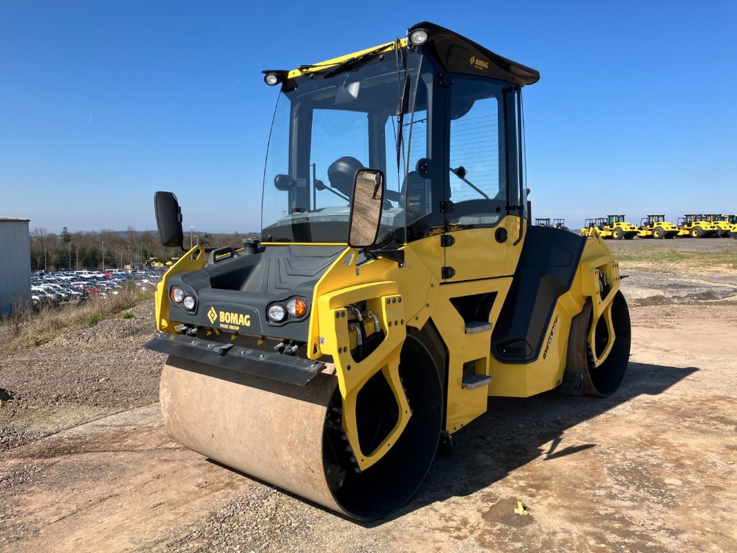 BOMAG DE BW 151 AD-50 Stage IIIa/Tier 4i - Valjak za puteve: slika 1 BOMAG DE BW 151 AD-50 Stage IIIa/Tier 4i - Valjak za puteve: slika 1