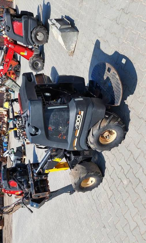 Ditch Witch R300 koparka łańcuchowa pługoukładacz - Rovokopač: slika 2 Ditch Witch R300 koparka łańcuchowa pługoukładacz - Rovokopač: slika 2