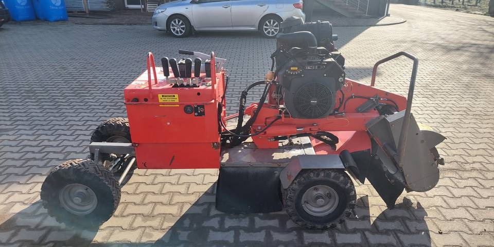 Frezarka do pni Vermeer SC252 - Drobilica za panjeve: slika 5 Frezarka do pni Vermeer SC252 - Drobilica za panjeve: slika 5