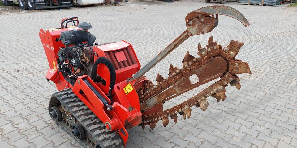 Koparka łańcuchowa Ditch Witch C24X 24 KM Honda - Rovokopač: slika 4 Koparka łańcuchowa Ditch Witch C24X 24 KM Honda - Rovokopač: slika 4