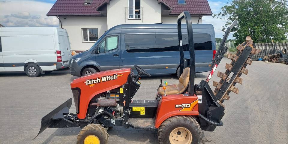 Koparka łańcuchowa Ditch Witch RT30 - Rovokopač: slika 1 Koparka łańcuchowa Ditch Witch RT30 - Rovokopač: slika 1