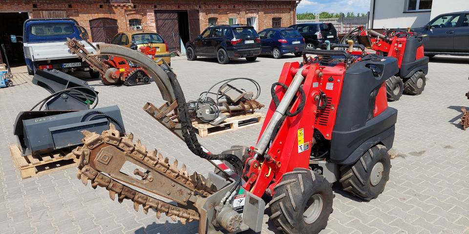 Koparka łańcuchowa miniładowarka Ditch Witch R300 wiertnica - Rovokopač: slika 1 Koparka łańcuchowa miniładowarka Ditch Witch R300 wiertnica - Rovokopač: slika 1