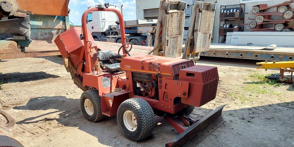 Koparka tarczowa Ditch Witch 3700DD łańcuchowa - Rovokopač: slika 3 Koparka tarczowa Ditch Witch 3700DD łańcuchowa - Rovokopač: slika 3