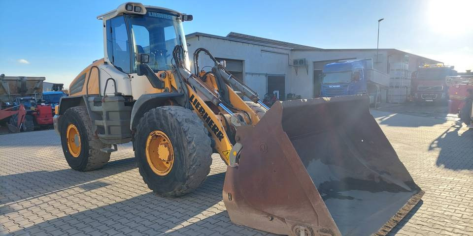Ładowarka Liebherr L538 16 ton łyżka wysokiego wysypu - Utovarivač točkaš: slika 4 Ładowarka Liebherr L538 16 ton łyżka wysokiego wysypu - Utovarivač točkaš: slika 4