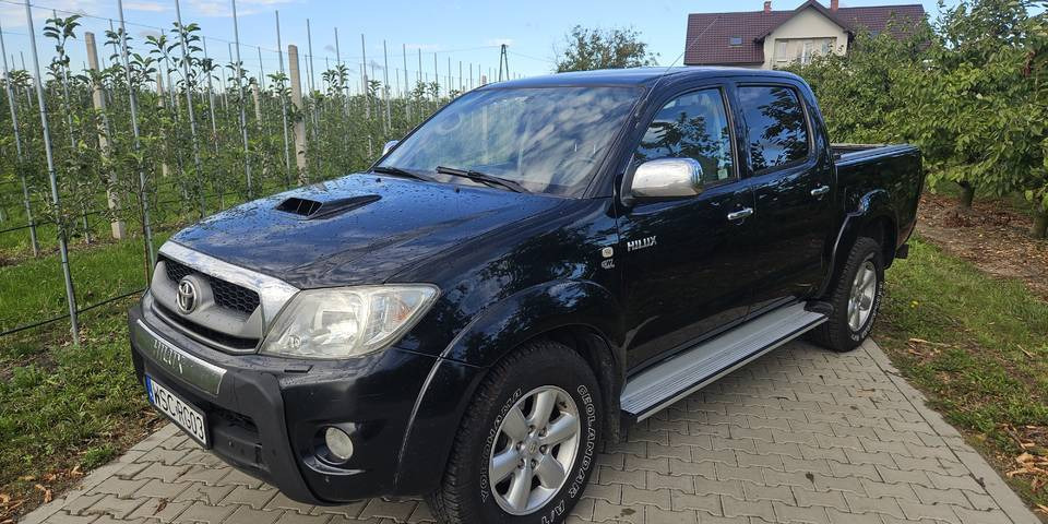 Toyota Hilux 3.0 SR5 automat 4x4 - Pikap: slika 1 Toyota Hilux 3.0 SR5 automat 4x4 - Pikap: slika 1