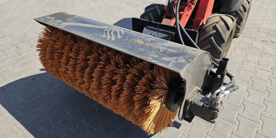 Zamiatarka szczotka do miniładowarki Avant, Ditch Witch - Industrijska mašina za metenje: slika 3 Zamiatarka szczotka do miniładowarki Avant, Ditch Witch - Industrijska mašina za metenje: slika 3