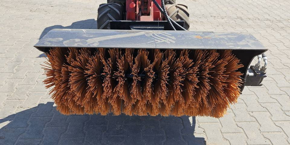 Zamiatarka szczotka do miniładowarki Avant, Ditch Witch - Industrijska mašina za metenje: slika 4 Zamiatarka szczotka do miniładowarki Avant, Ditch Witch - Industrijska mašina za metenje: slika 4