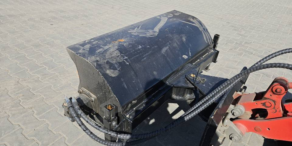 Zamiatarka szczotka do miniładowarki Avant, Ditch Witch - Industrijska mašina za metenje: slika 2 Zamiatarka szczotka do miniładowarki Avant, Ditch Witch - Industrijska mašina za metenje: slika 2