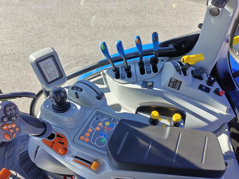 Traktor New Holland T6.180 DC: slika 13 Traktor New Holland T6.180 DC: slika 13