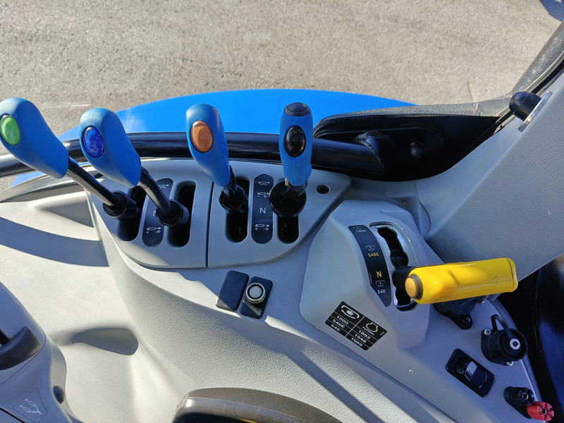 Traktor New Holland T6.180 DC: slika 15 Traktor New Holland T6.180 DC: slika 15