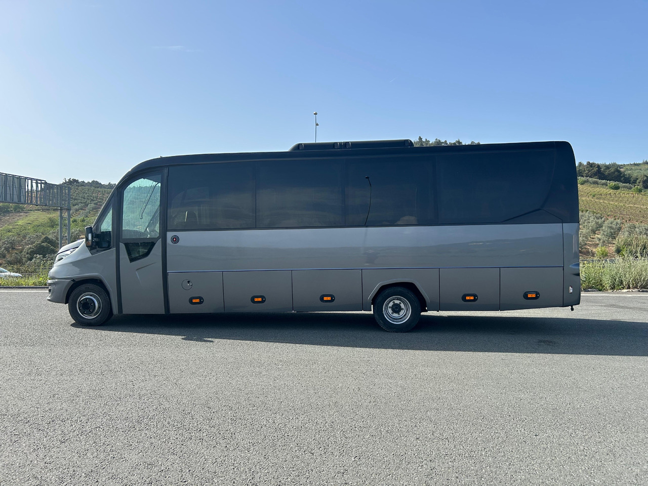 IVECO DAILY - RIGHT HAND DRIVE TOURISTIC VEHICLE - Turistički autobus: slika 5 IVECO DAILY - RIGHT HAND DRIVE TOURISTIC VEHICLE - Turistički autobus: slika 5