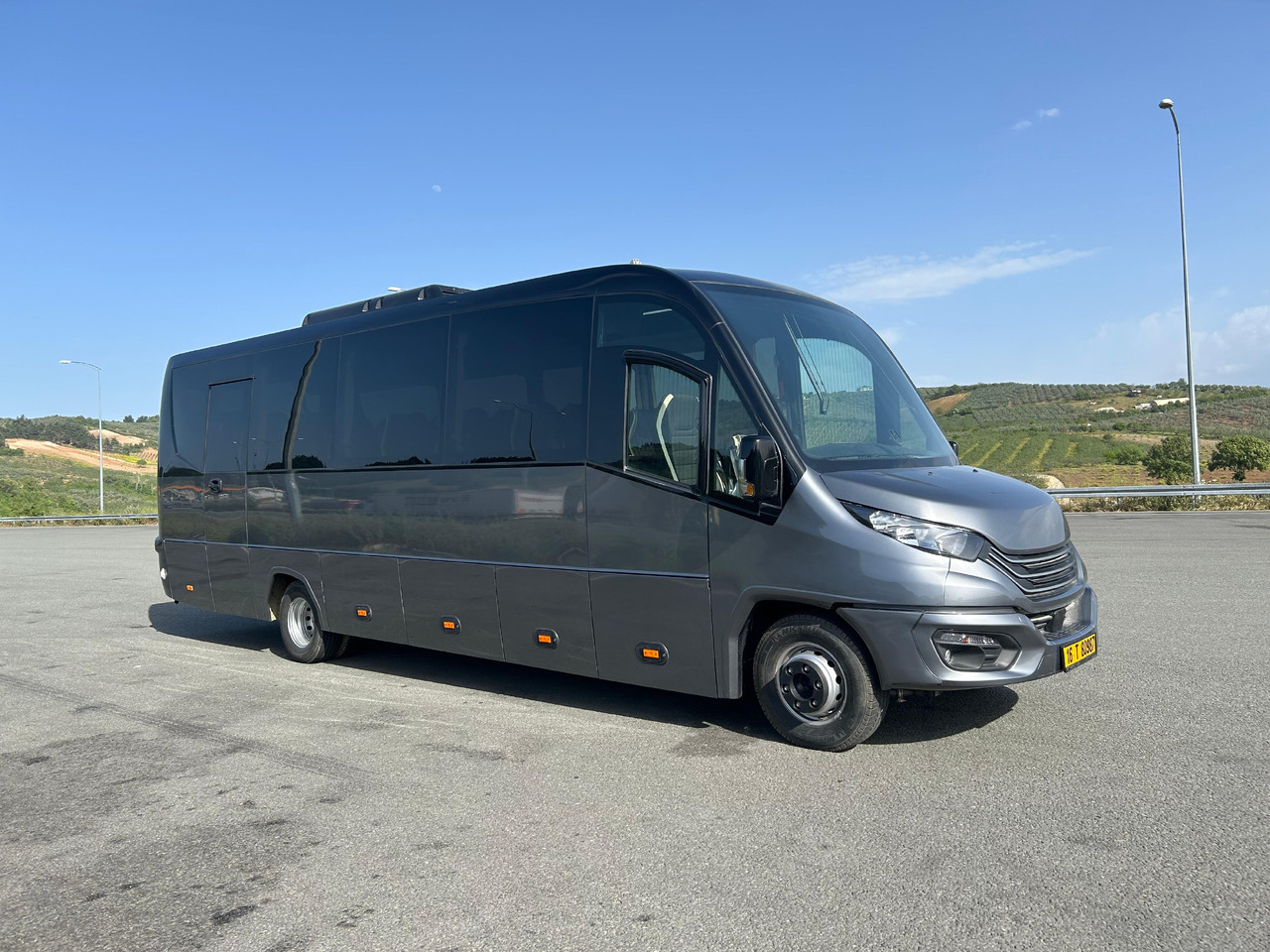 IVECO DAILY - RIGHT HAND DRIVE TOURISTIC VEHICLE - Turistički autobus: slika 2 IVECO DAILY - RIGHT HAND DRIVE TOURISTIC VEHICLE - Turistički autobus: slika 2