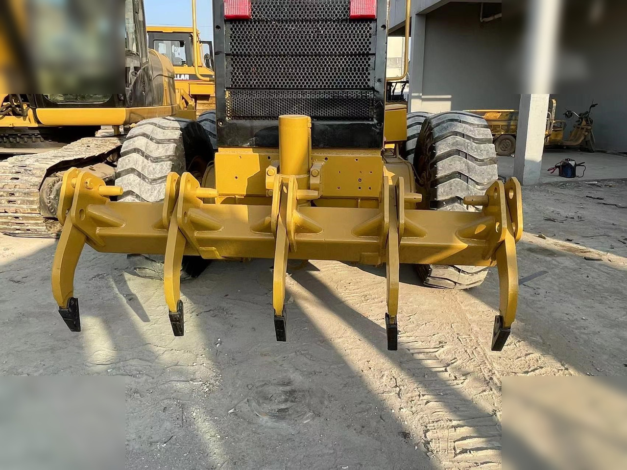 Grejder CATERPILLAR 140H: slika 9
