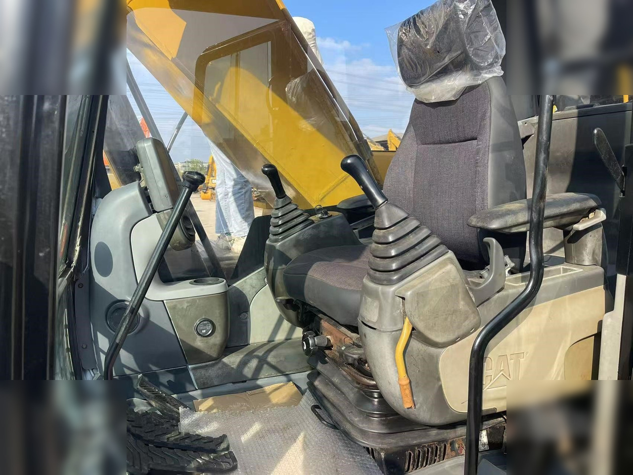 CATERPILLAR 320D - Bager guseničar: slika 5 CATERPILLAR 320D - Bager guseničar: slika 5