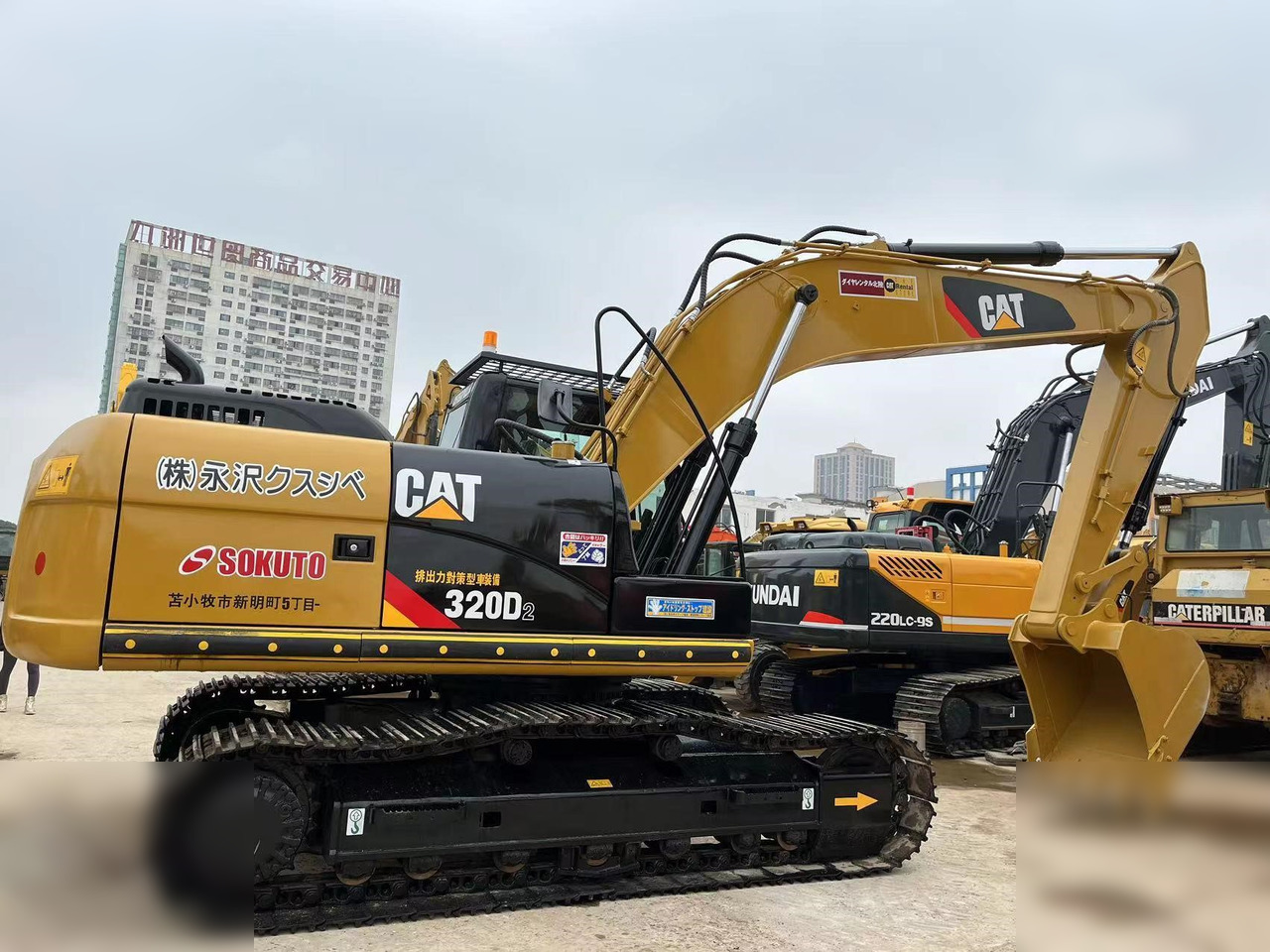 CATERPILLAR 320D2 - Bager guseničar: slika 2 CATERPILLAR 320D2 - Bager guseničar: slika 2