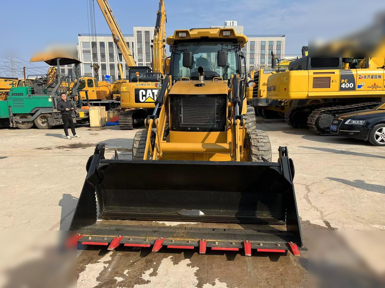 CATERPILLAR 420F - Bager utovarivač: slika 3 CATERPILLAR 420F - Bager utovarivač: slika 3
