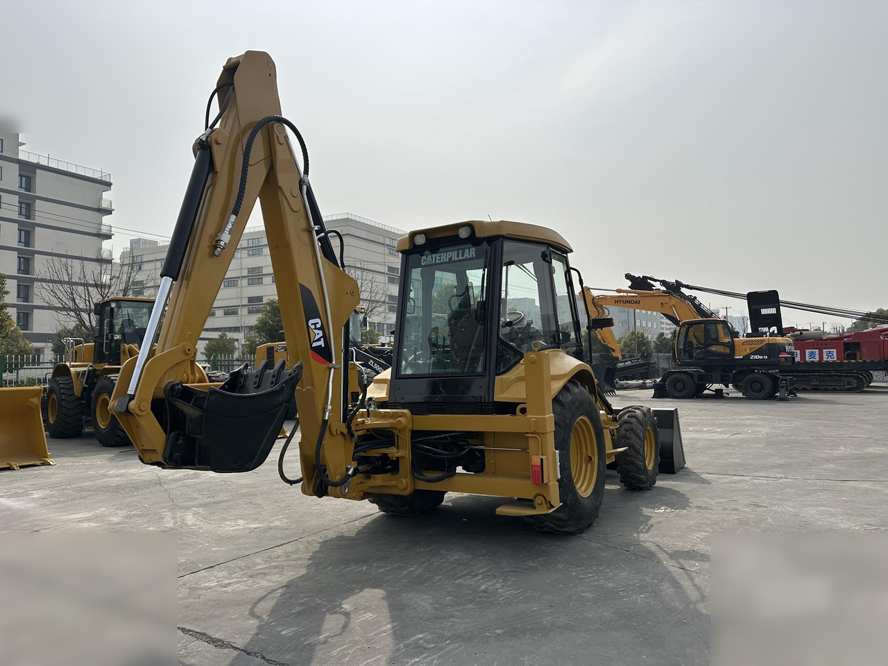 CATERPILLAR 420F - Bager utovarivač: slika 4 CATERPILLAR 420F - Bager utovarivač: slika 4
