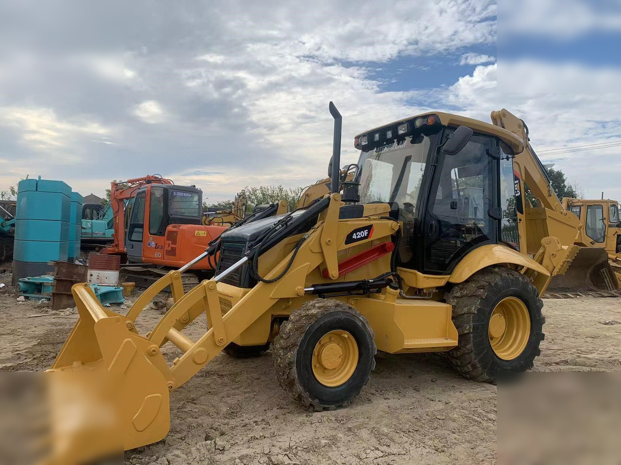 CATERPILLAR 420F - Bager utovarivač: slika 3 CATERPILLAR 420F - Bager utovarivač: slika 3