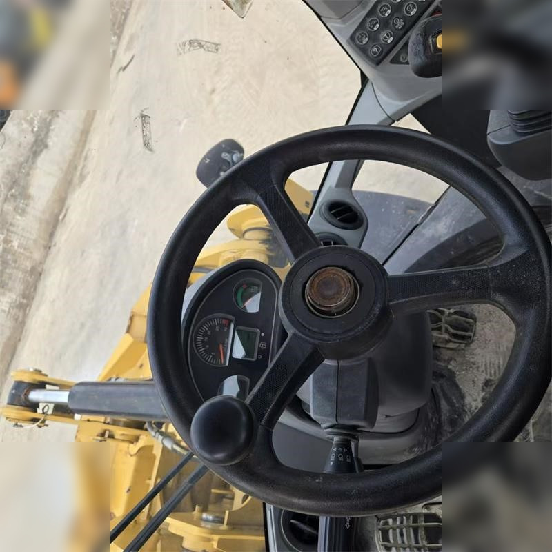 Utovarivač točkaš CATERPILLAR 924K: slika 7