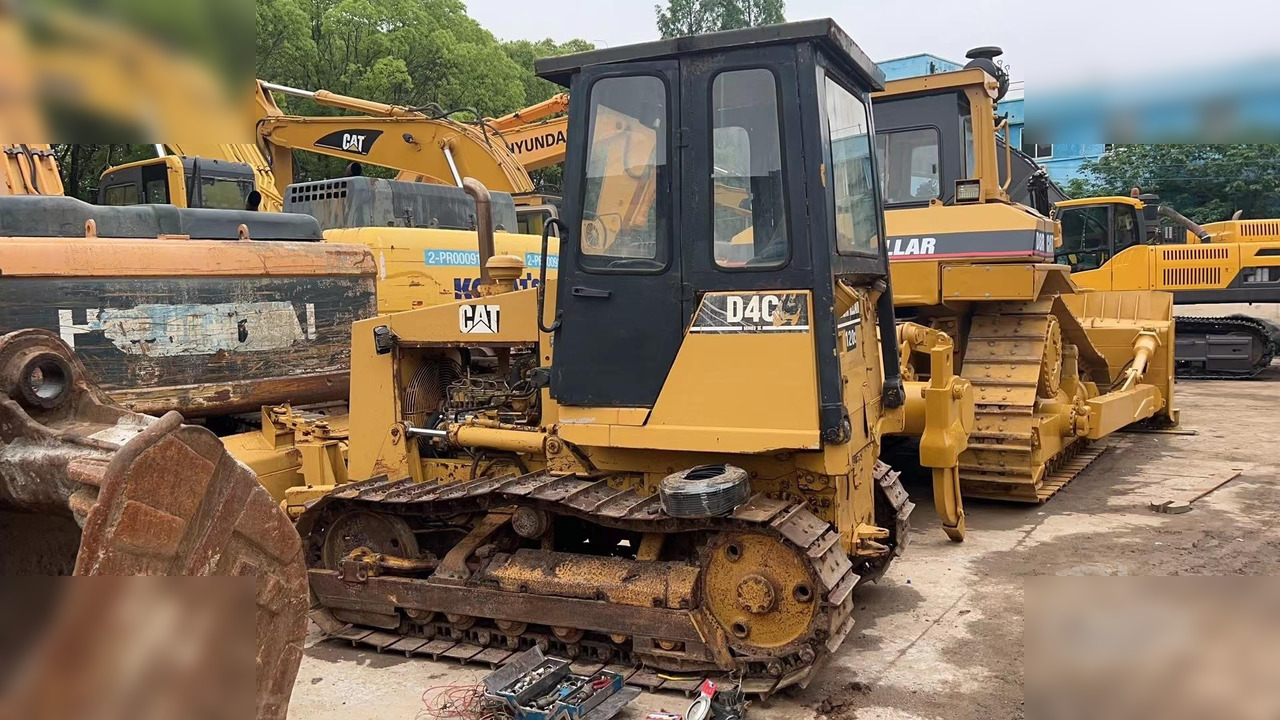 CATERPILLAR D4C - Buldožer: slika 5 CATERPILLAR D4C - Buldožer: slika 5