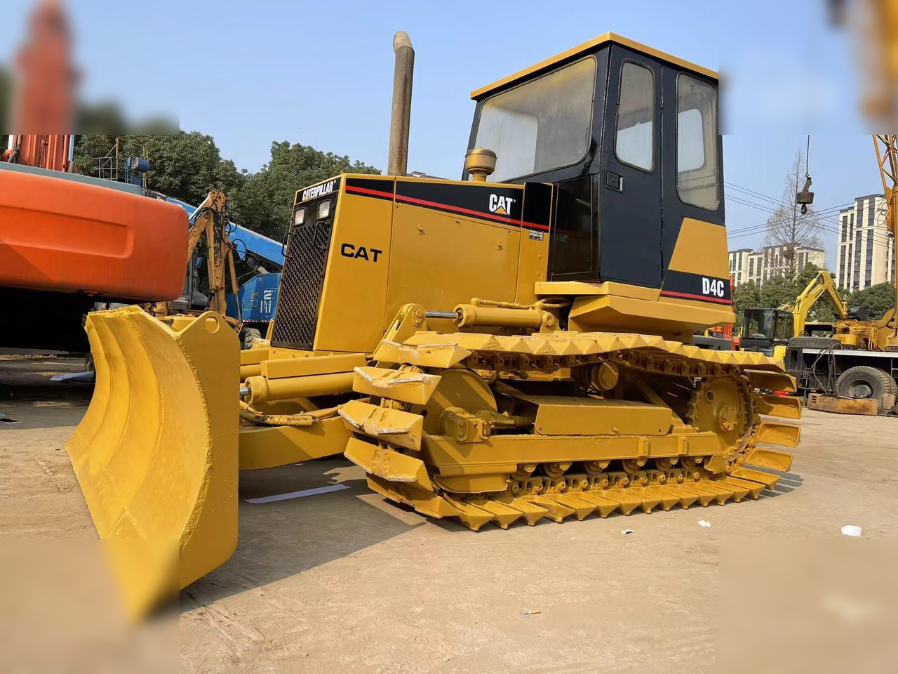 Buldožer CATERPILLAR D4C: slika 7