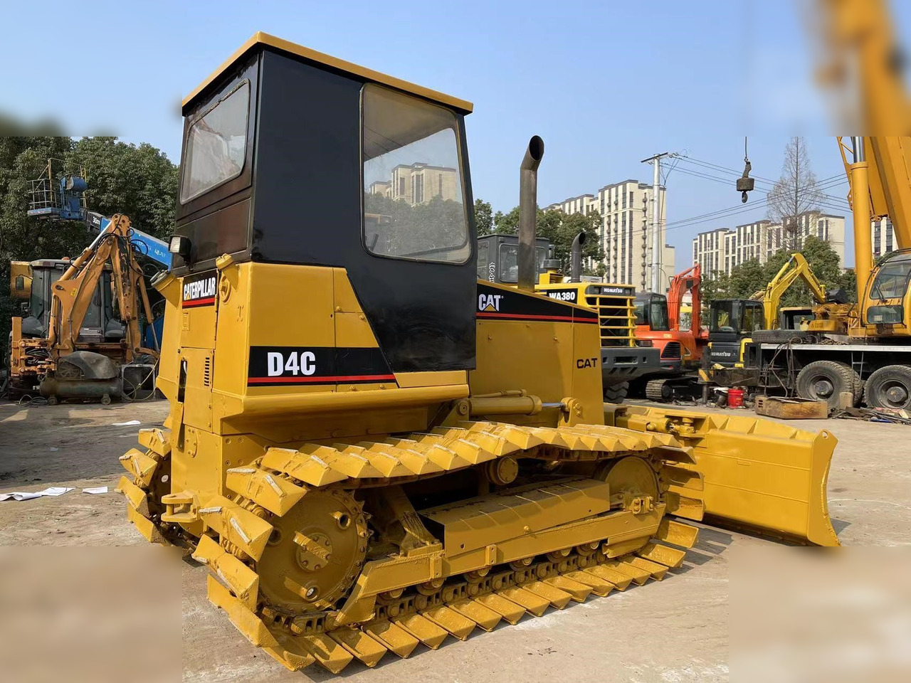 Buldožer CATERPILLAR D4C: slika 8