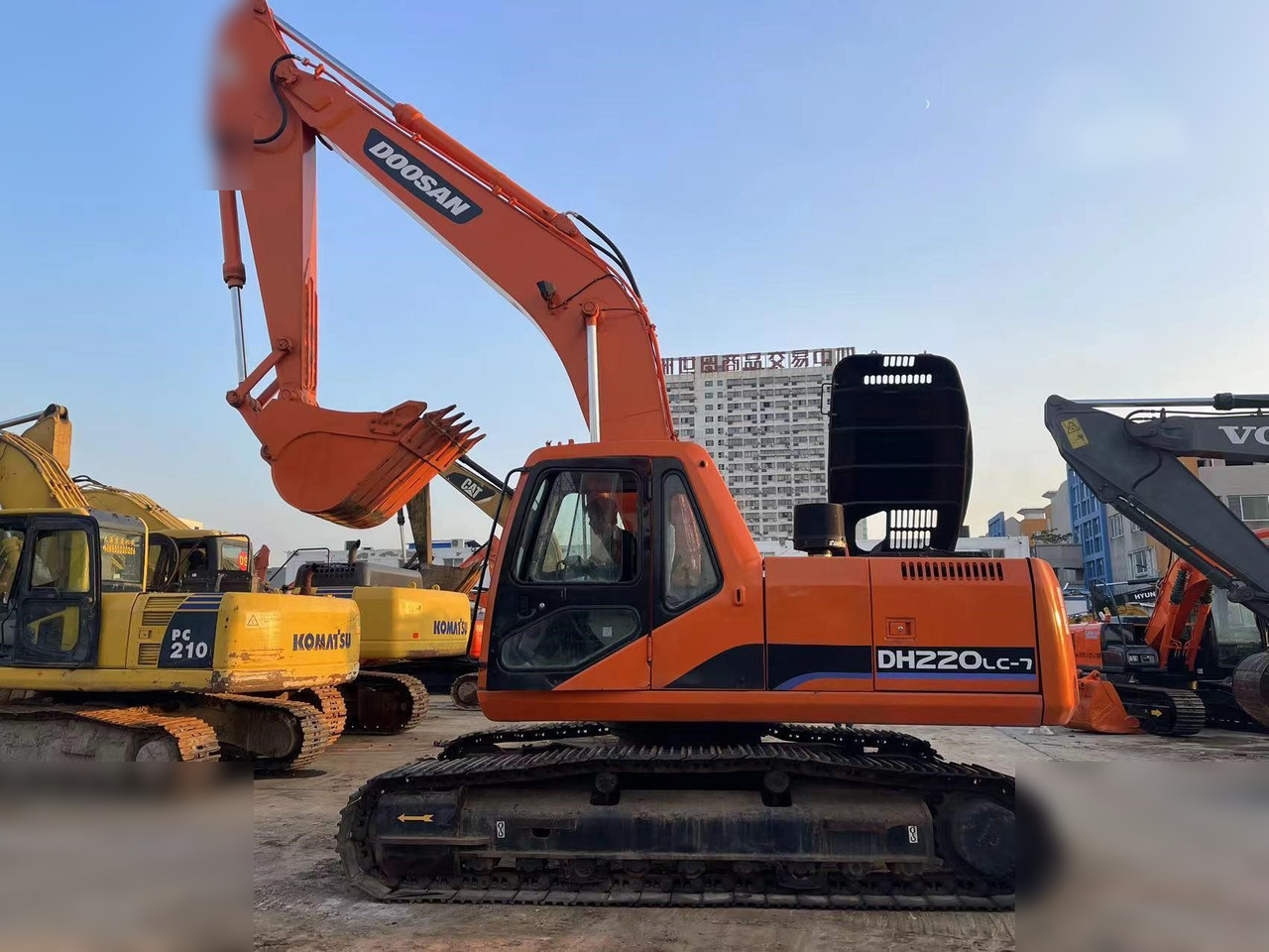 DOOSAN DH220 LC-7 - Bager guseničar: slika 1 DOOSAN DH220 LC-7 - Bager guseničar: slika 1