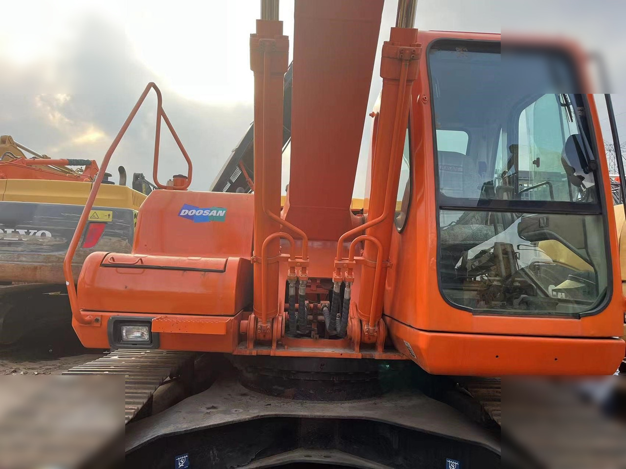 DOOSAN DH220 LC-7 - Bager guseničar: slika 2 DOOSAN DH220 LC-7 - Bager guseničar: slika 2