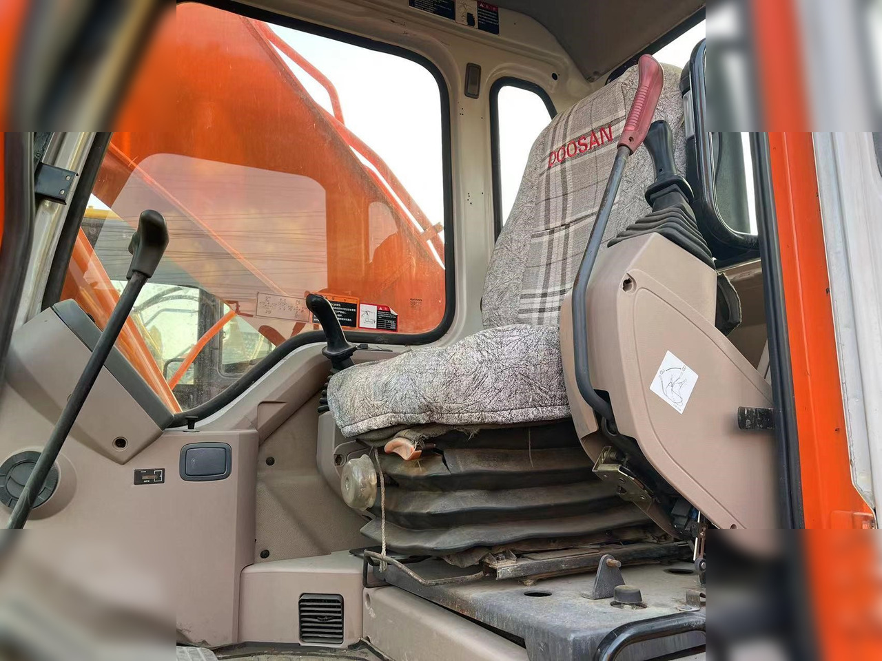DOOSAN DH220 LC-7 - Bager guseničar: slika 4 DOOSAN DH220 LC-7 - Bager guseničar: slika 4
