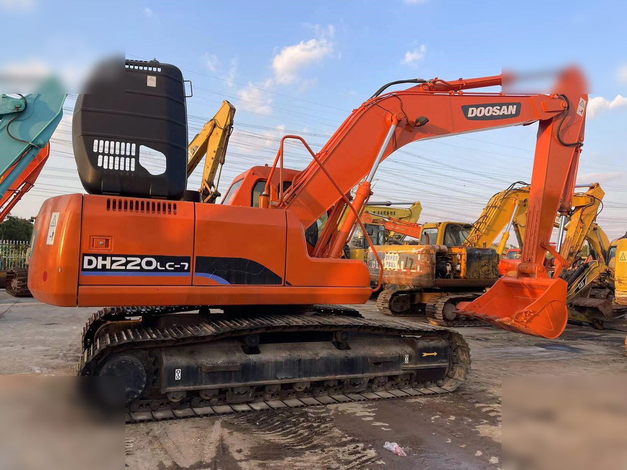 DOOSAN DH220 LC-7 - Bager guseničar: slika 2 DOOSAN DH220 LC-7 - Bager guseničar: slika 2