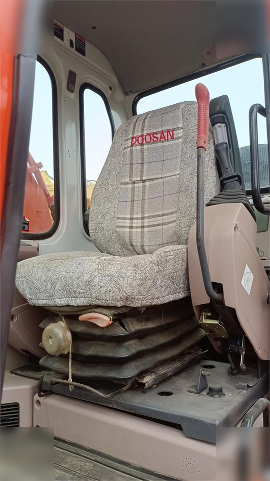 DOOSAN DH220 LC-7 - Bager guseničar: slika 4 DOOSAN DH220 LC-7 - Bager guseničar: slika 4
