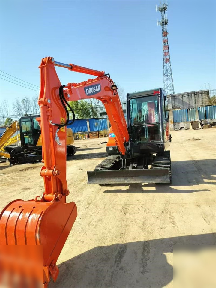 DOOSAN DX60-9C - Bager guseničar: slika 4 DOOSAN DX60-9C - Bager guseničar: slika 4