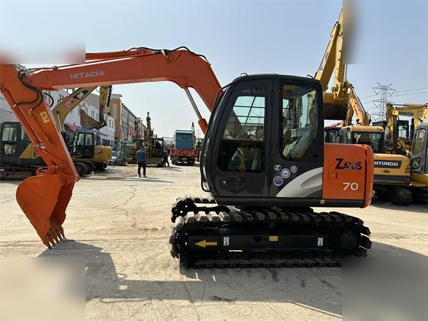 HITACHI ZX70 - Bager guseničar: slika 1 HITACHI ZX70 - Bager guseničar: slika 1