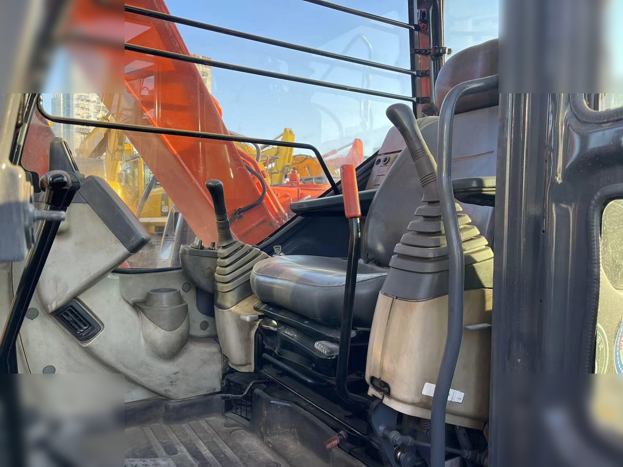 HITACHI ZX70 - Bager guseničar: slika 4 HITACHI ZX70 - Bager guseničar: slika 4
