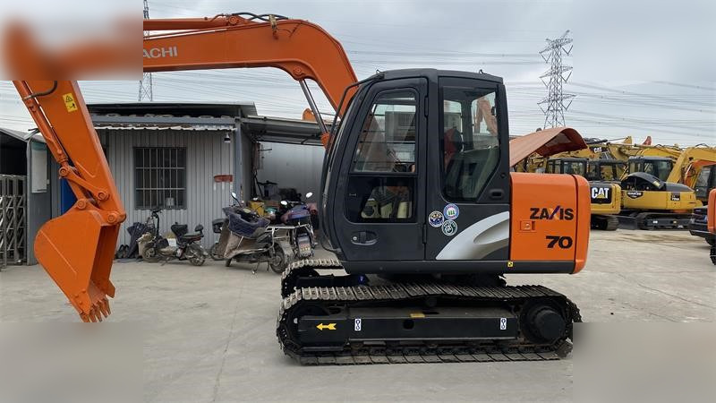 HITACHI ZX70 - Bager guseničar: slika 1 HITACHI ZX70 - Bager guseničar: slika 1
