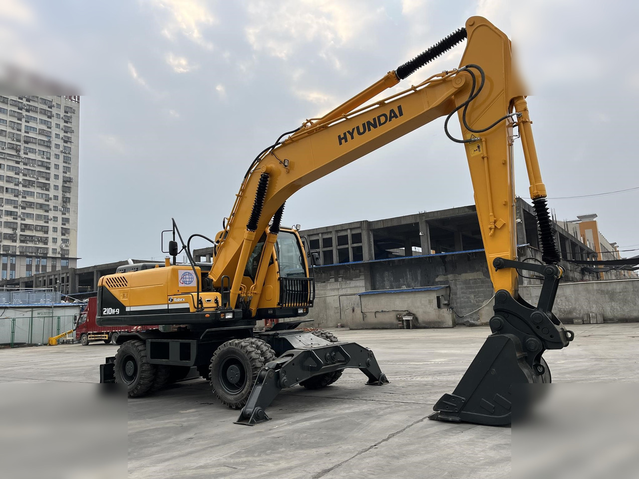 HYUNDAI ROBEX 210W-9 - Bager točkaš: slika 2 HYUNDAI ROBEX 210W-9 - Bager točkaš: slika 2