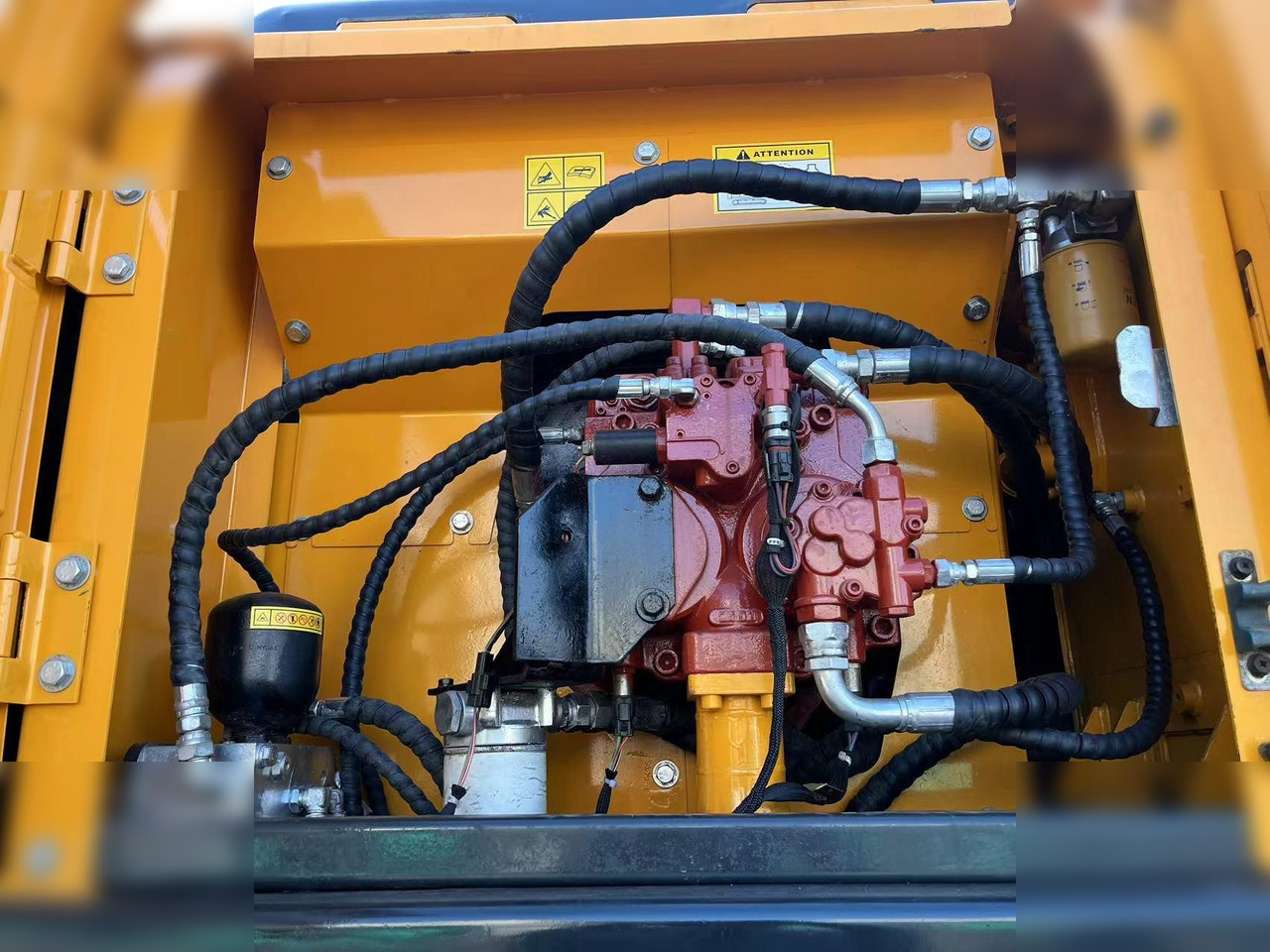 HYUNDAI ROBEX 210W-9 - Bager točkaš: slika 5 HYUNDAI ROBEX 210W-9 - Bager točkaš: slika 5