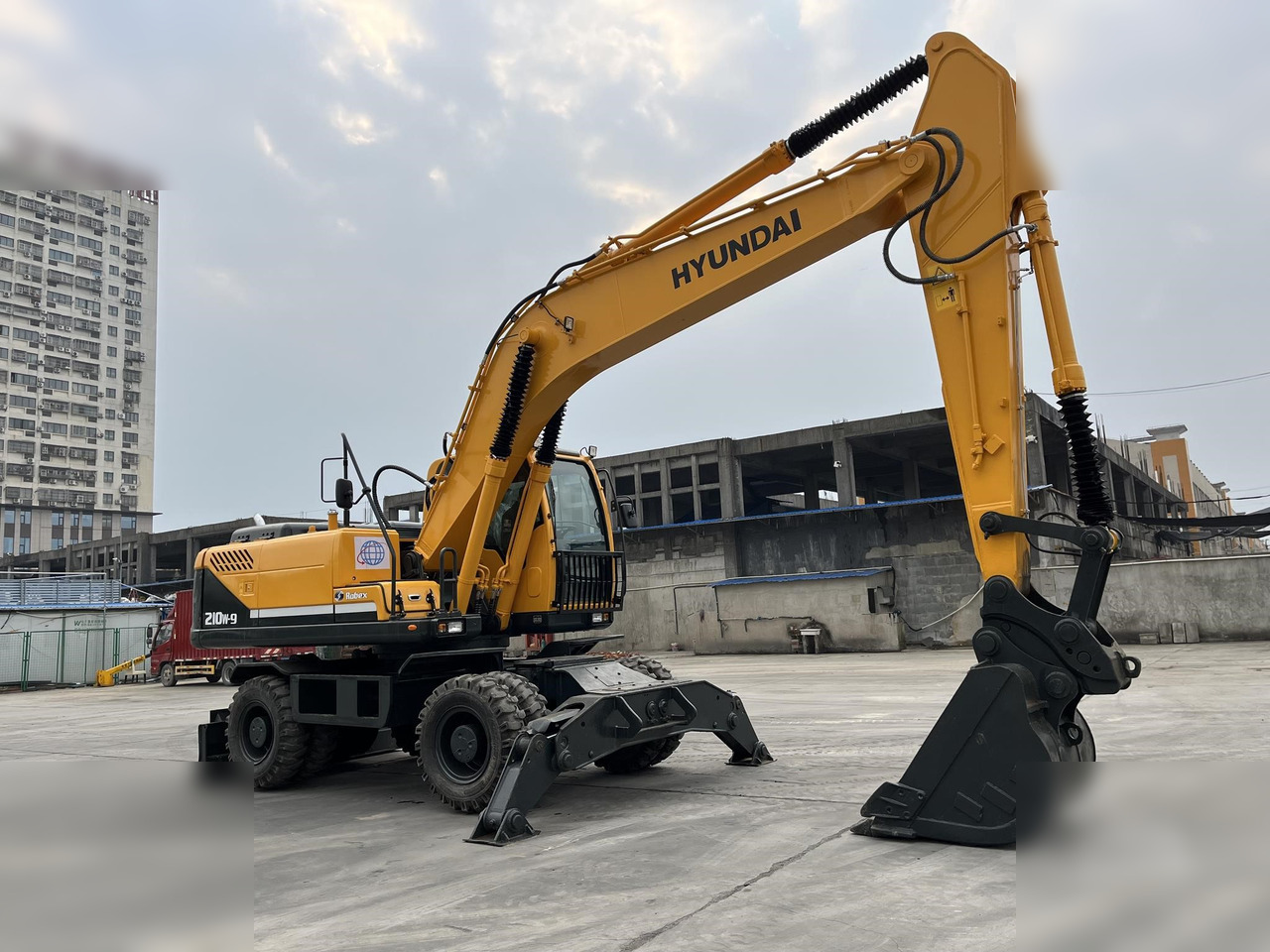 HYUNDAI ROBEX 210W-9 - Bager točkaš: slika 2 HYUNDAI ROBEX 210W-9 - Bager točkaš: slika 2