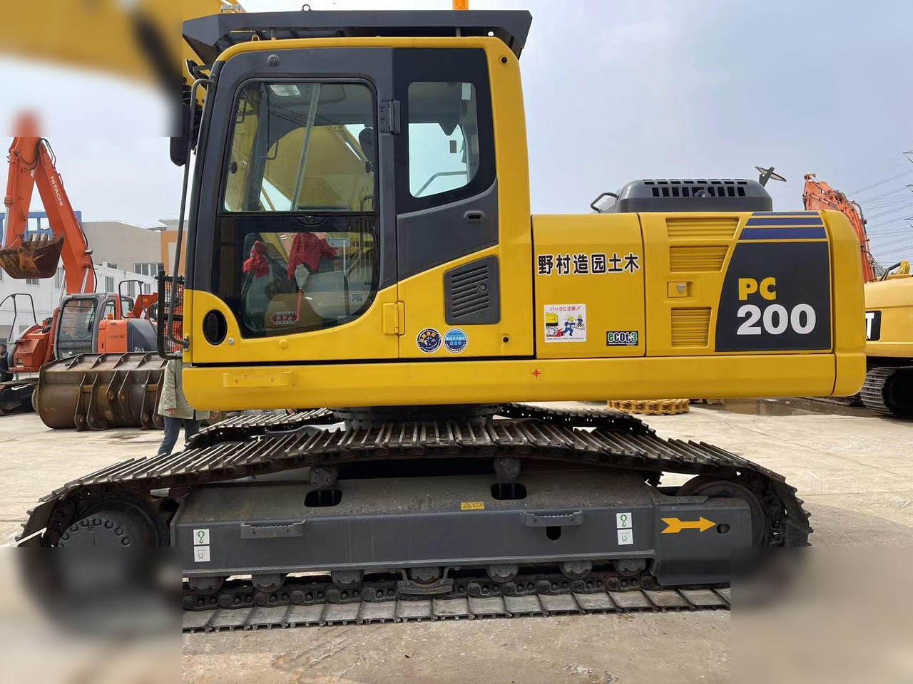 KOMATSU PC200-8 - Bager guseničar: slika 2 KOMATSU PC200-8 - Bager guseničar: slika 2