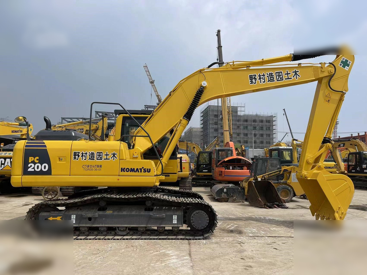 KOMATSU PC200-8 - Bager guseničar: slika 1 KOMATSU PC200-8 - Bager guseničar: slika 1