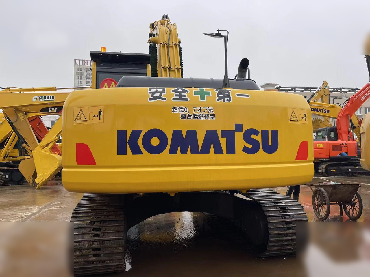KOMATSU PC220-8 - Bager guseničar: slika 4 KOMATSU PC220-8 - Bager guseničar: slika 4
