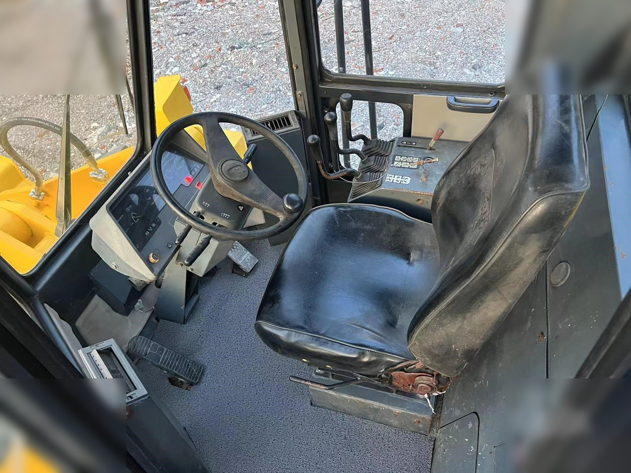 KOMATSU WA320-3 - Utovarivač točkaš: slika 5 KOMATSU WA320-3 - Utovarivač točkaš: slika 5