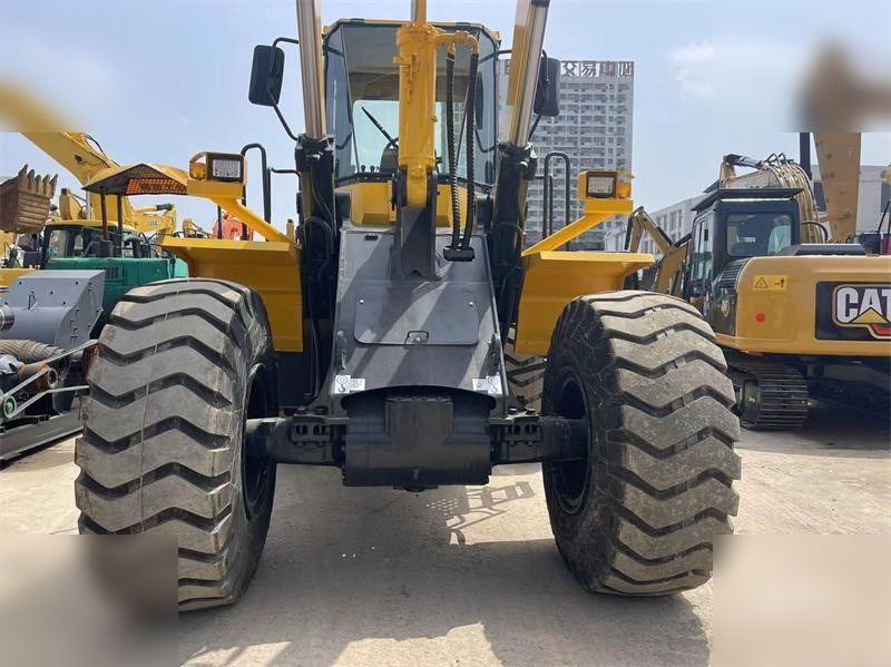 KOMATSU WA380-3 - Utovarivač točkaš: slika 5 KOMATSU WA380-3 - Utovarivač točkaš: slika 5