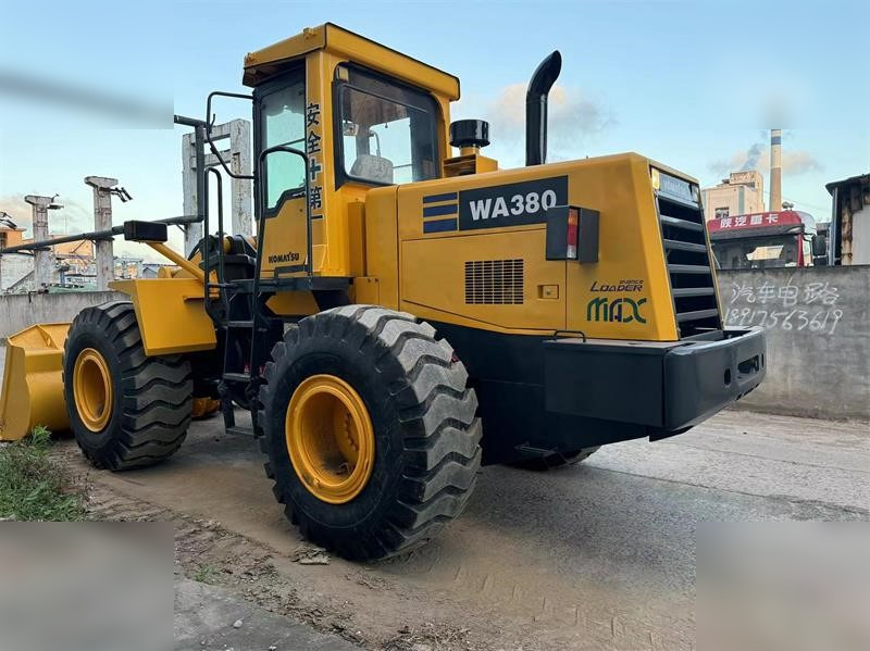 KOMATSU WA380-3 - Utovarivač točkaš: slika 5 KOMATSU WA380-3 - Utovarivač točkaš: slika 5