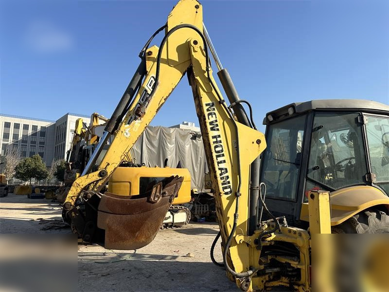 NEW HOLLAND LB95B-4PT - Bager utovarivač: slika 4 NEW HOLLAND LB95B-4PT - Bager utovarivač: slika 4